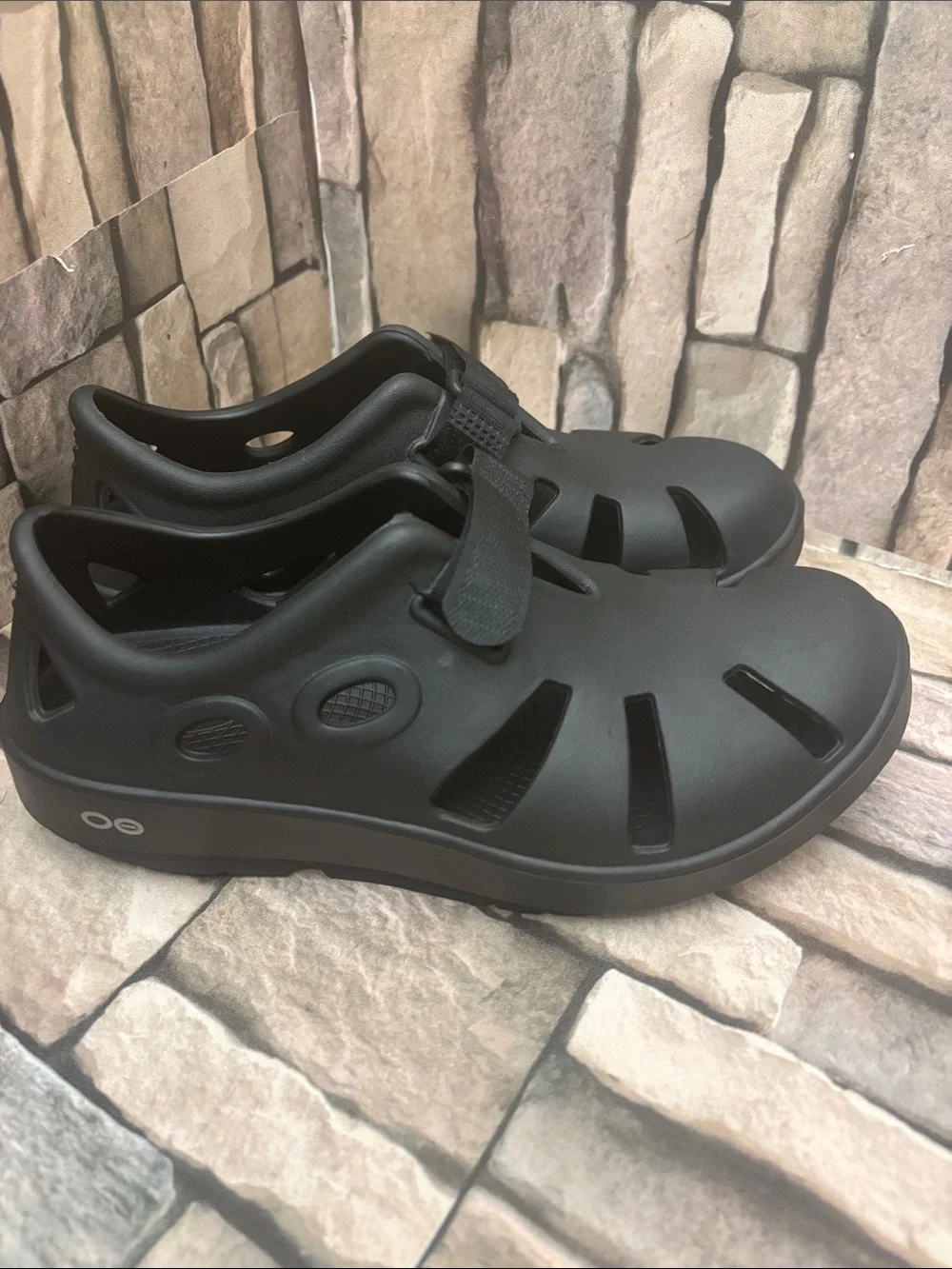 OOFOS OOcandoo recovery sandals in black size men’s 6/women’s 8